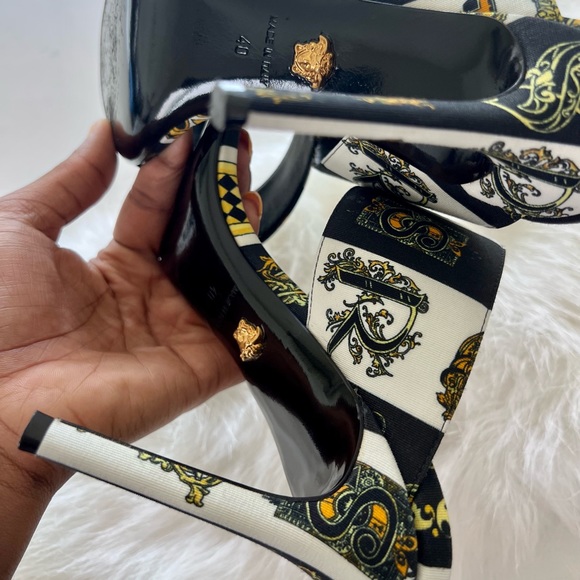 VERSACE BAROQUE TEXTILE SANDALS In GOLD and BLACK 40 - Picture 6 of 10